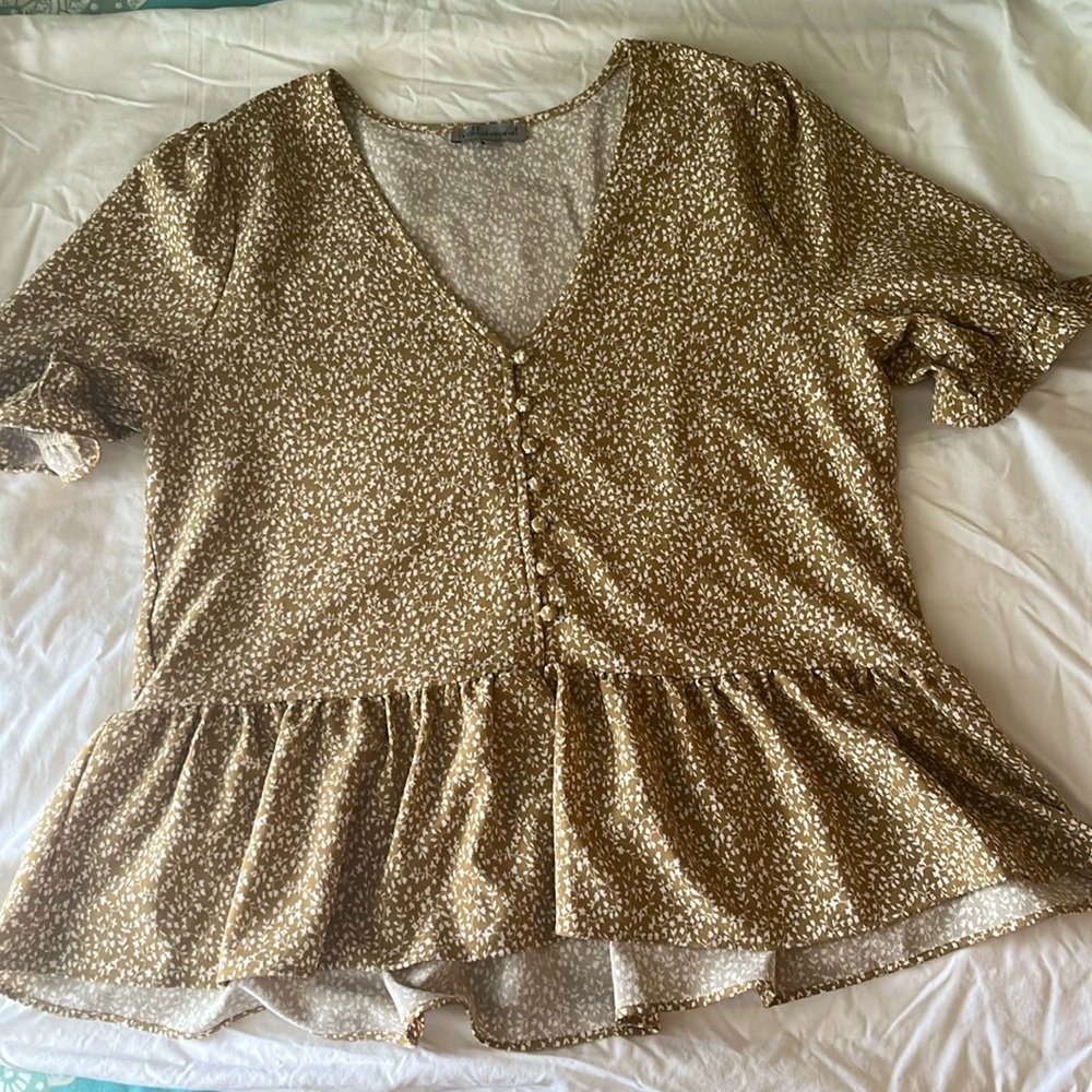 Boutique button shirt M